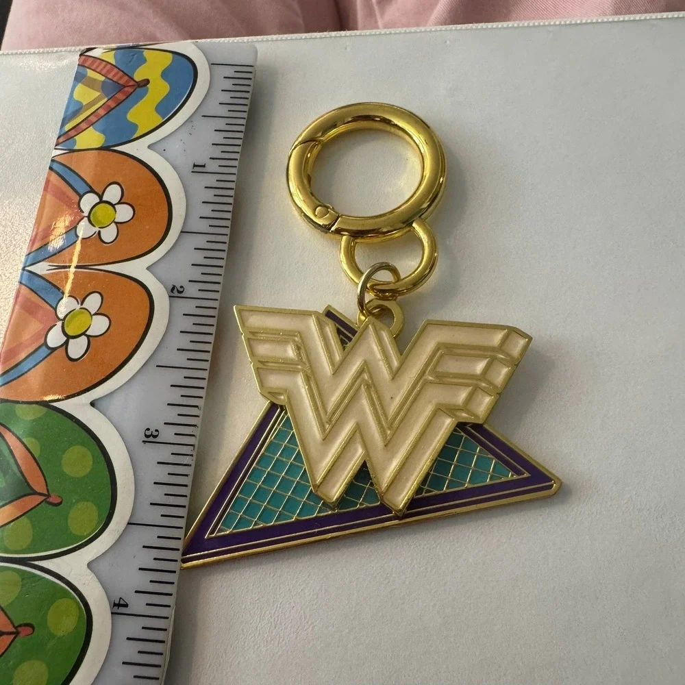 Hallmark Wonder Woman W Logo‎ Triangle Charm Keychain Gold Tone DC Comics